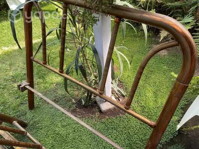 Cama de bronce buen estado - Imagen 3