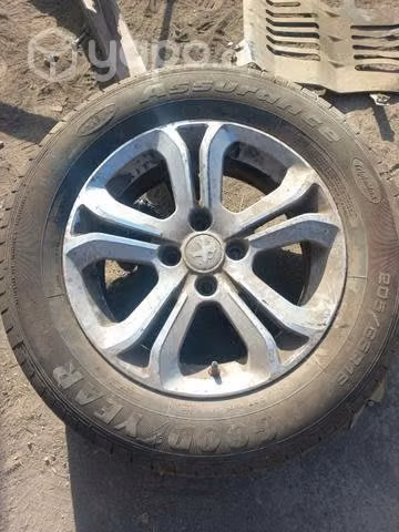 Llanta peugeot con neumatico 205 65 16