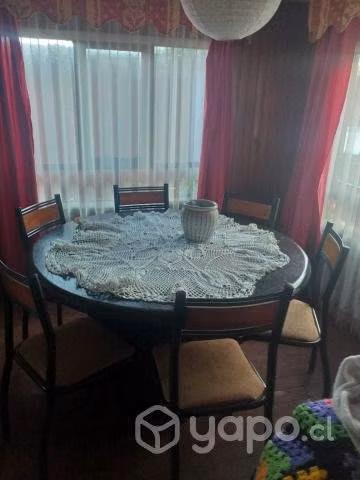 Comedor con 6 sillas metalicas