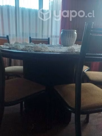 Comedor con 6 sillas metalicas