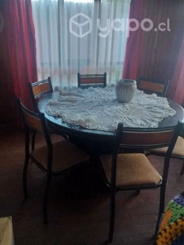 Comedor con 6 sillas metalicas
