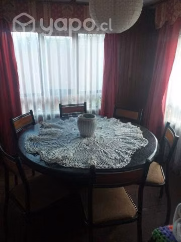 Comedor con 6 sillas metalicas