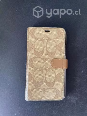 Carcasa IPhone XR , marca COACH, cuero