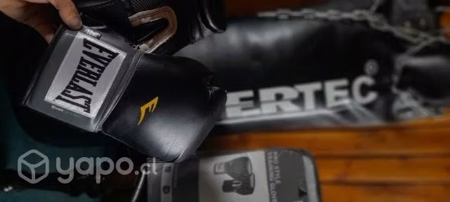 Saco y guantes de box