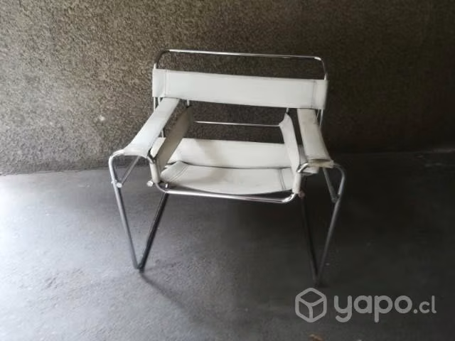 Sitial cuero aluminio blanco.