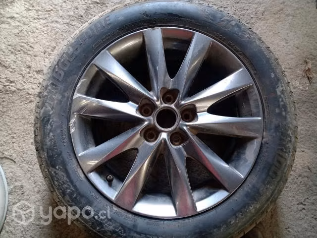 Mazda 6 2019 llanta con neumático