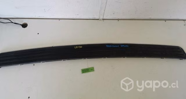 Moldura Superior Parachoque Trasero (LD130) Land R