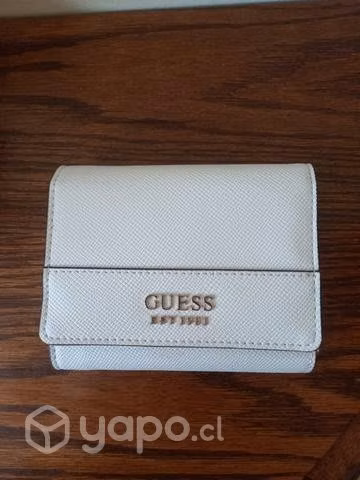 Billetera guess mediana