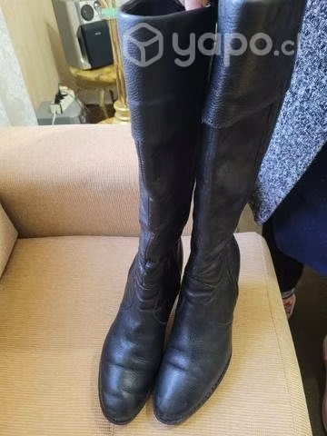 Botas largas de cuero
