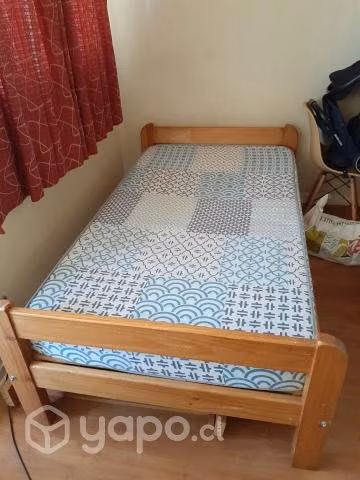 Cama coche y mesa