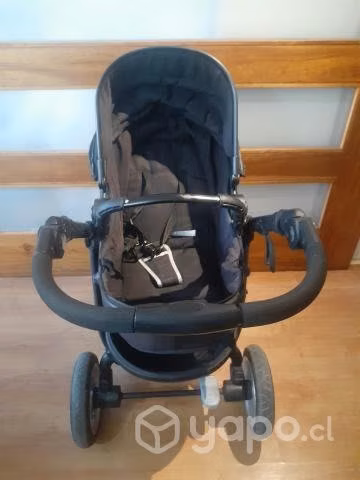 Cama coche y mesa