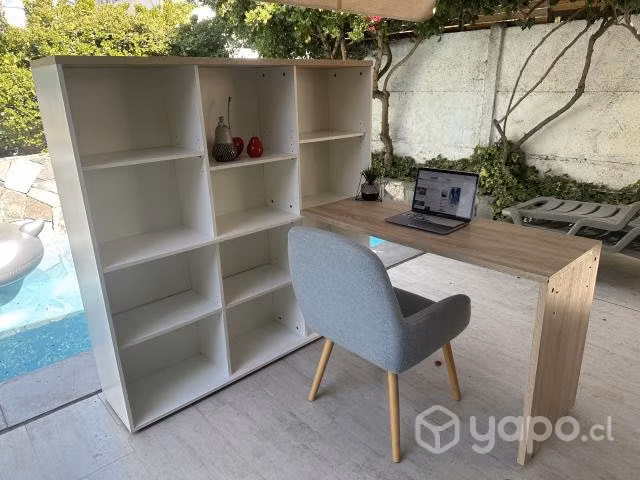 Estante librero con escritorio móvil