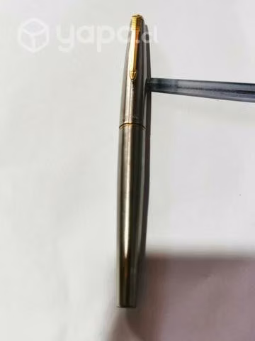 Pluma parker con toma de camisa dorada buena