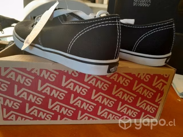 zapatillas Vans color negro N°35, nuevas.