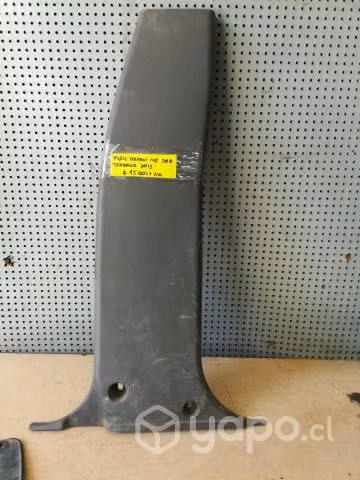 Tapiz cubre pilar central inferior derecho Nissan