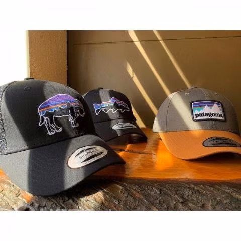Variedad de gorras