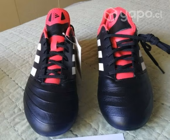 Zapato de fútbol Adidas nuevo