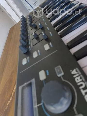 Controlador MIDI arturia 49 teclas