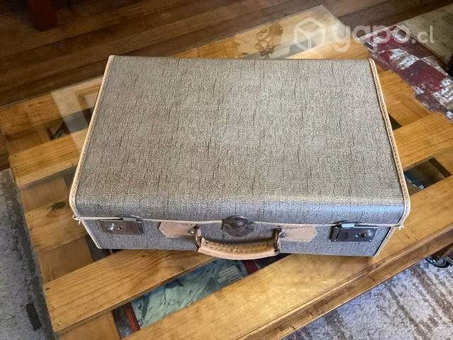 Hermosa maleta antigua de diseño
