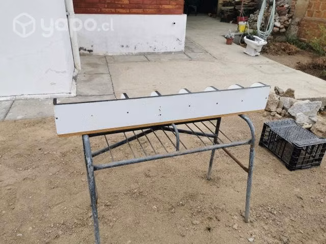 Mueble - Repisa de melamina usada