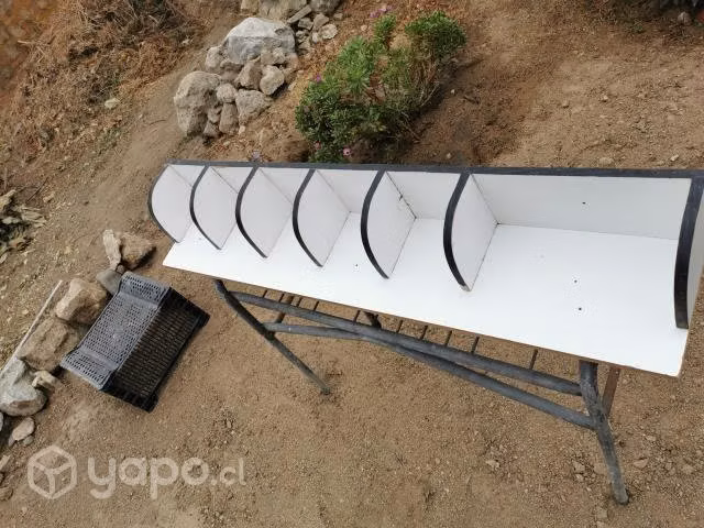 Mueble - Repisa de melamina usada