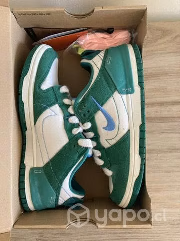 Nike dunk low disrupt 2