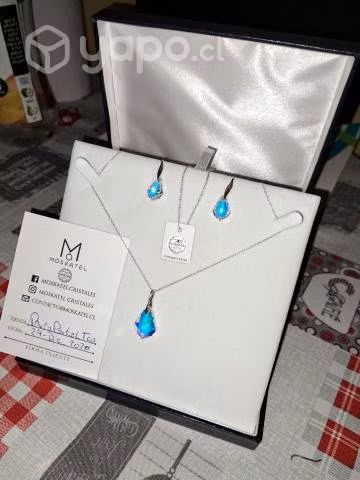 Hermoso conjunto de aros más collar