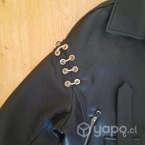 Chaqueta cuerina ovrsized cropped