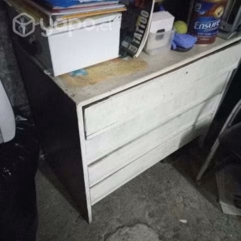 Cómoda de cuatro cajones