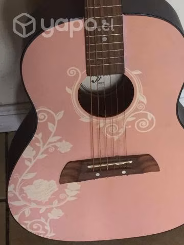 Guitarra first act rosada con diseño de flores
