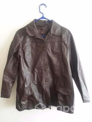 Chaqueta de cuero café oscuro