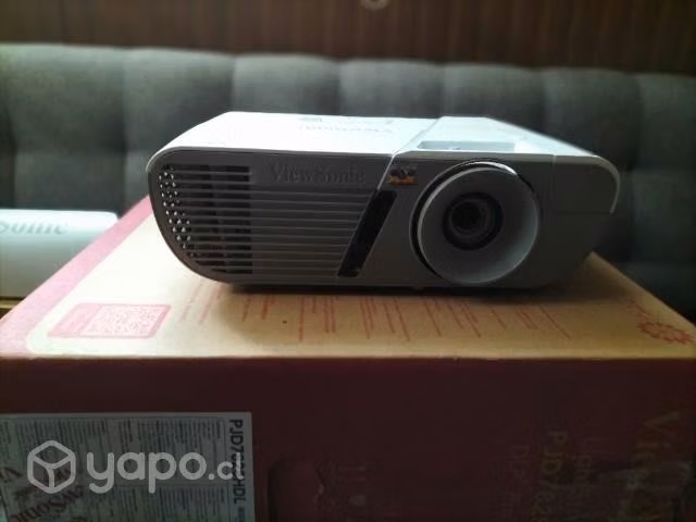 Data Proyector y telón electrico