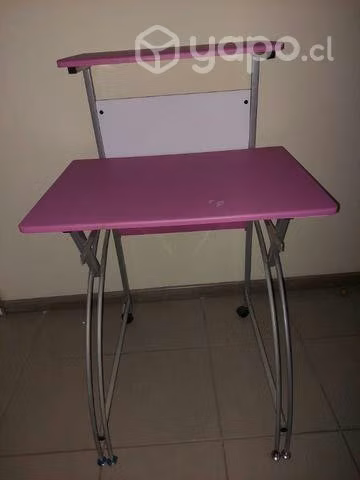 Escritorio rosado usado
