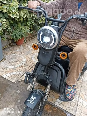 Triciclo adulto.semi nuevo eléctrico