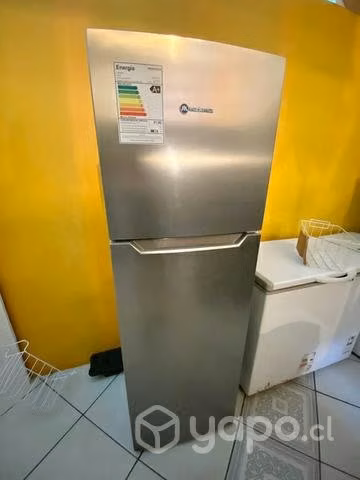 Refrigerador MADEMSA 1 mes de uso