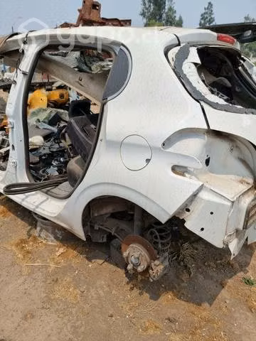 Costado trasero izquierdo peugeot 