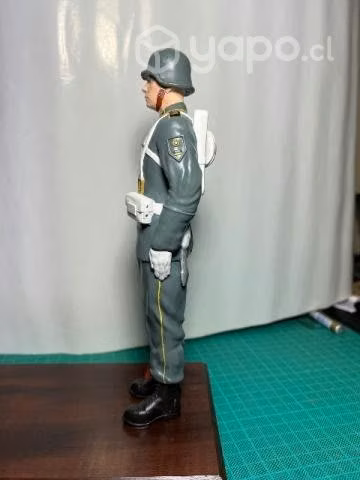 Figura/estatuilla dragoneante ejercito de chile