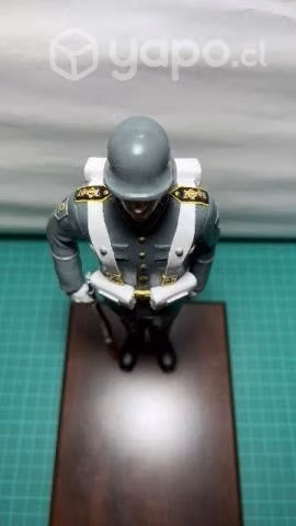 Figura/estatuilla dragoneante ejercito de chile