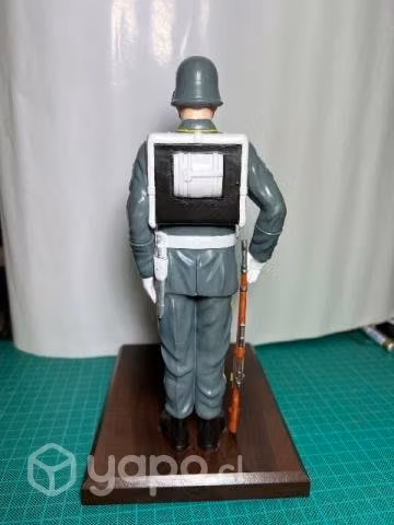Figura/estatuilla dragoneante ejercito de chile