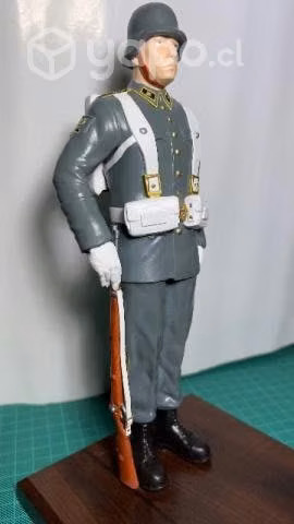 Figura/estatuilla dragoneante ejercito de chile