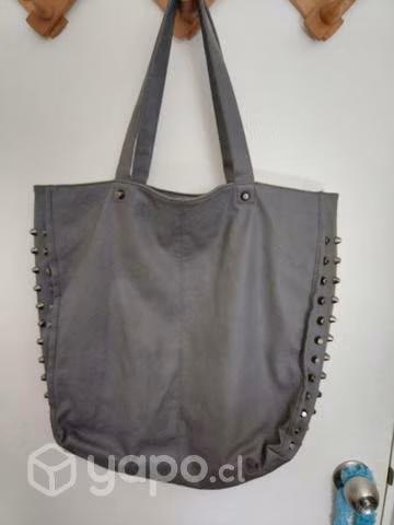 Cartera con tachas