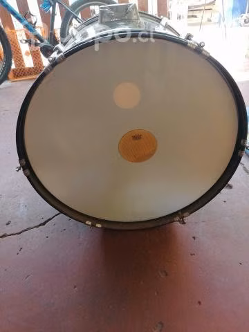 Bombo de 22 y cencerros.