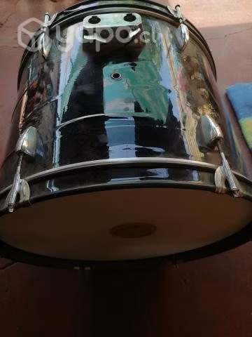 Bombo de 22 y cencerros.