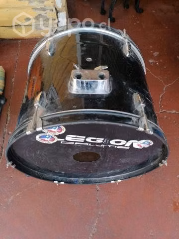 Bombo de 22 y cencerros.