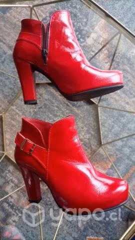 Zapatos Camperos rojos