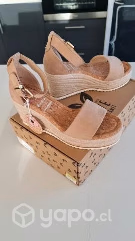 Sandalias Hush Puppies Camel Talla 38 - Nuevas