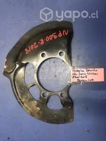 Protector derecho disco freno Nissan NP300 2018