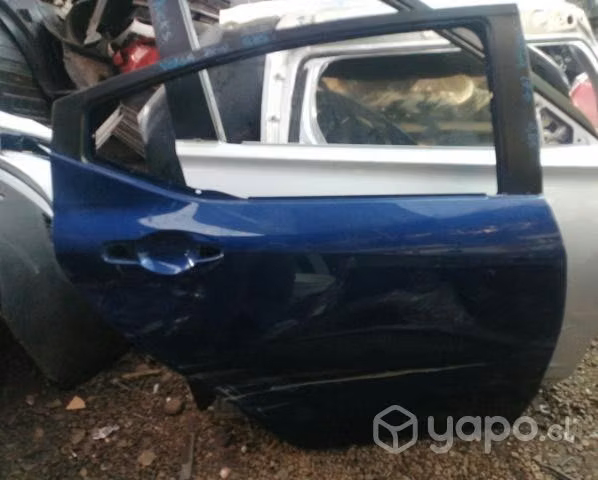 Puerta trasera derecha nissan versa 2020 original