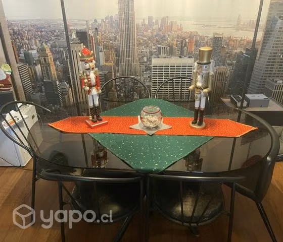 Mesa con sillas - Imagen 3