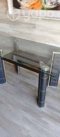 Mesa con cubierta de vidrio